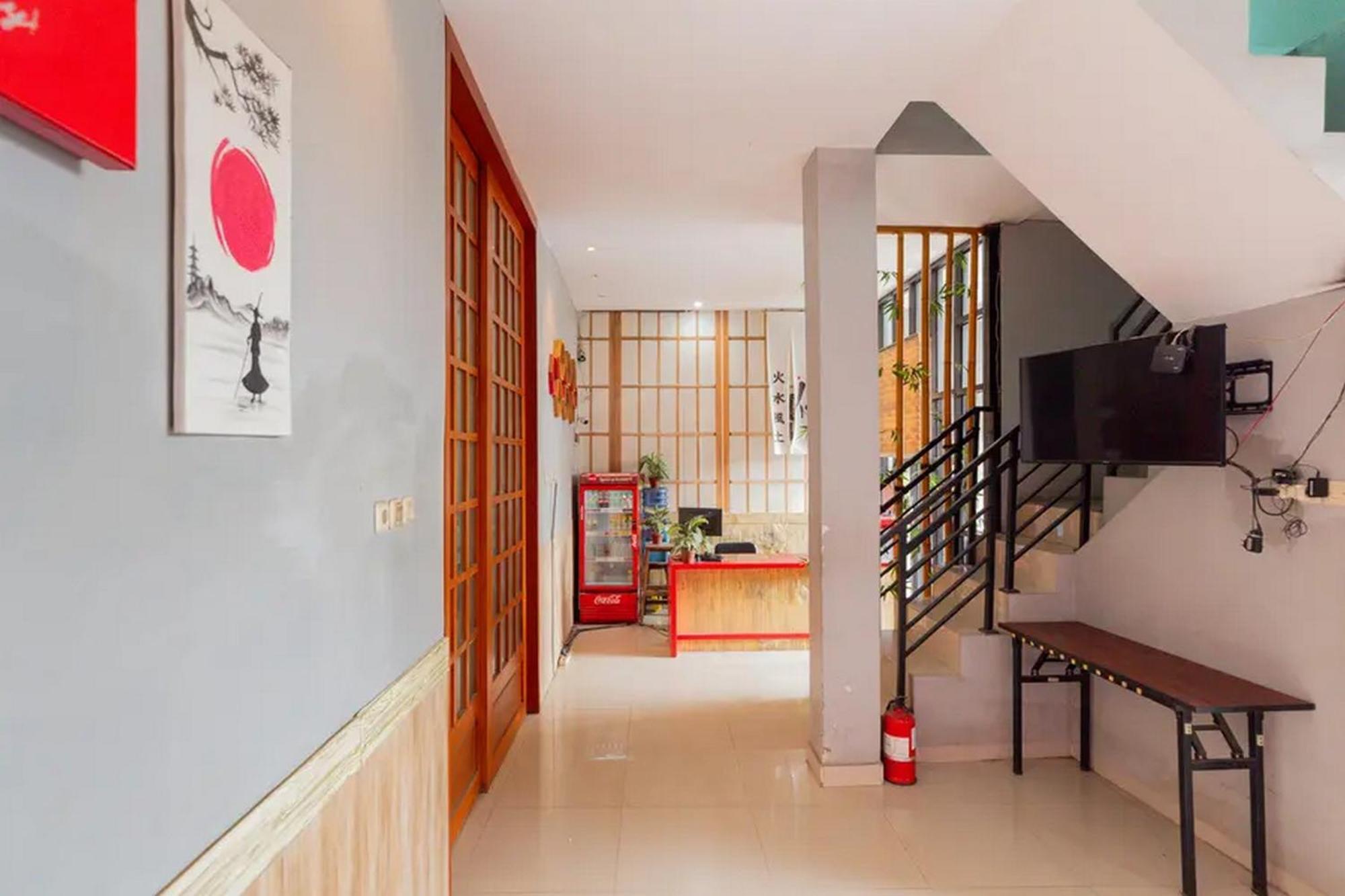 Reddoorz @ Manukan سورابايا المظهر الخارجي الصورة