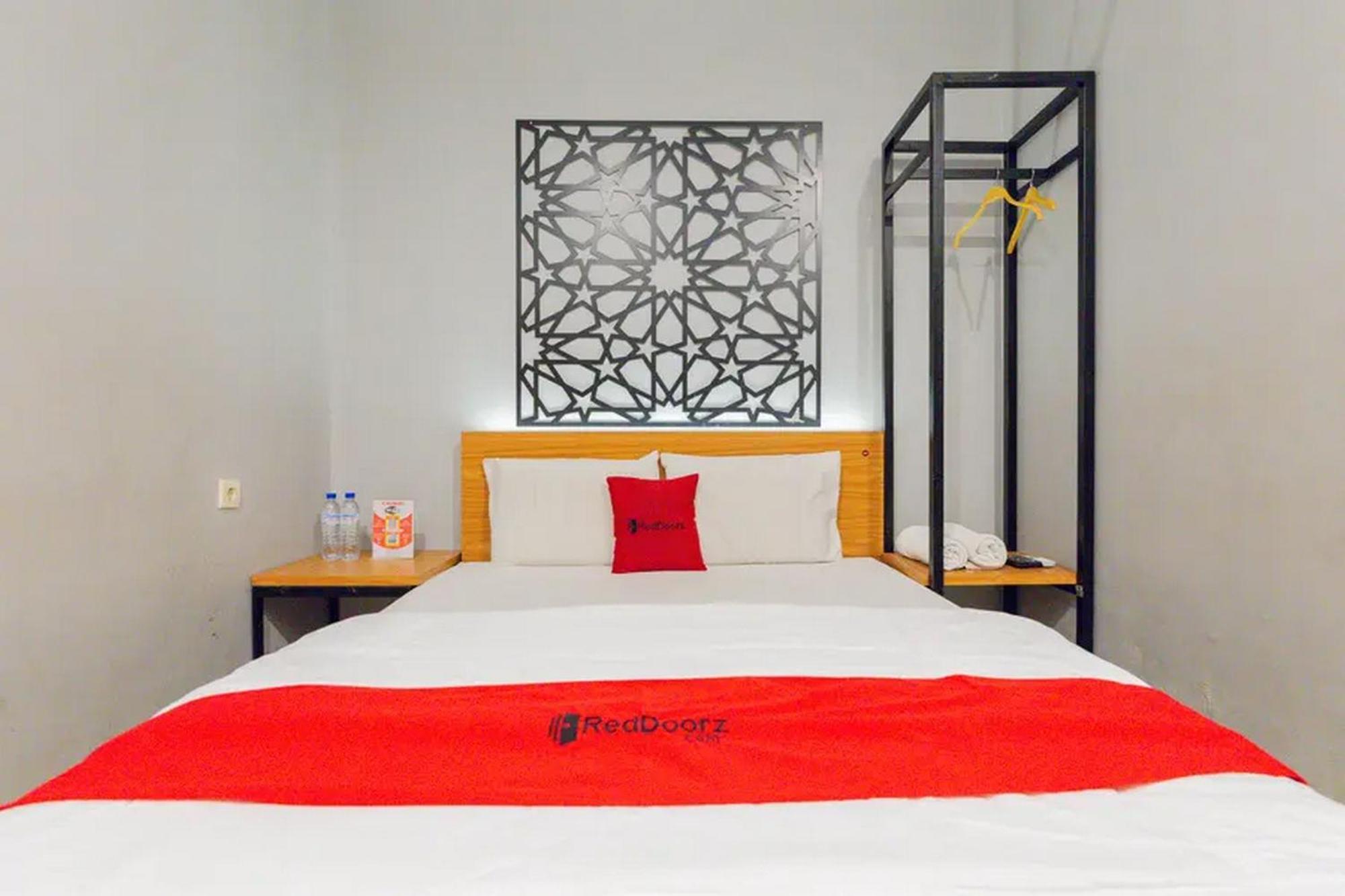 Reddoorz @ Manukan سورابايا المظهر الخارجي الصورة