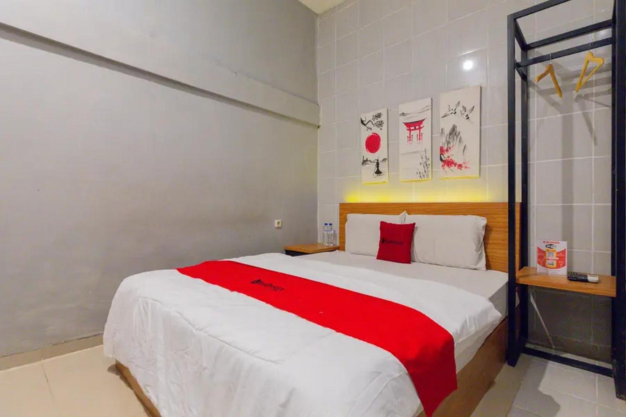 Reddoorz @ Manukan سورابايا المظهر الخارجي الصورة