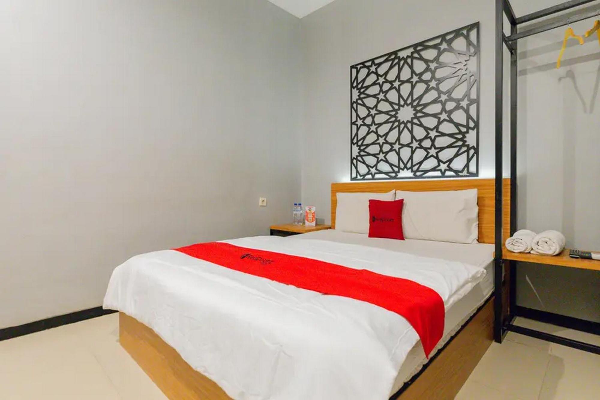 Reddoorz @ Manukan سورابايا المظهر الخارجي الصورة