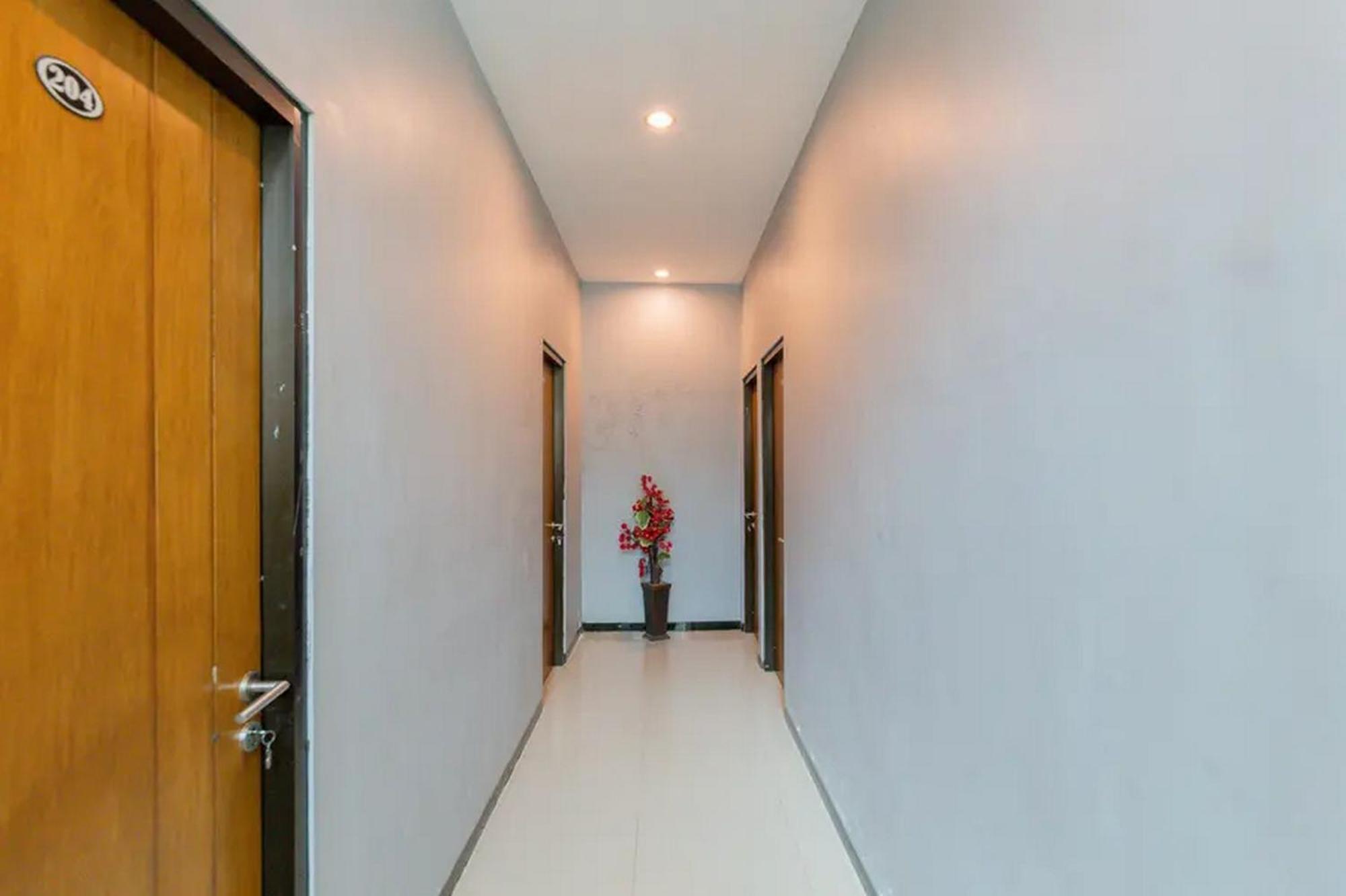 Reddoorz @ Manukan سورابايا المظهر الخارجي الصورة