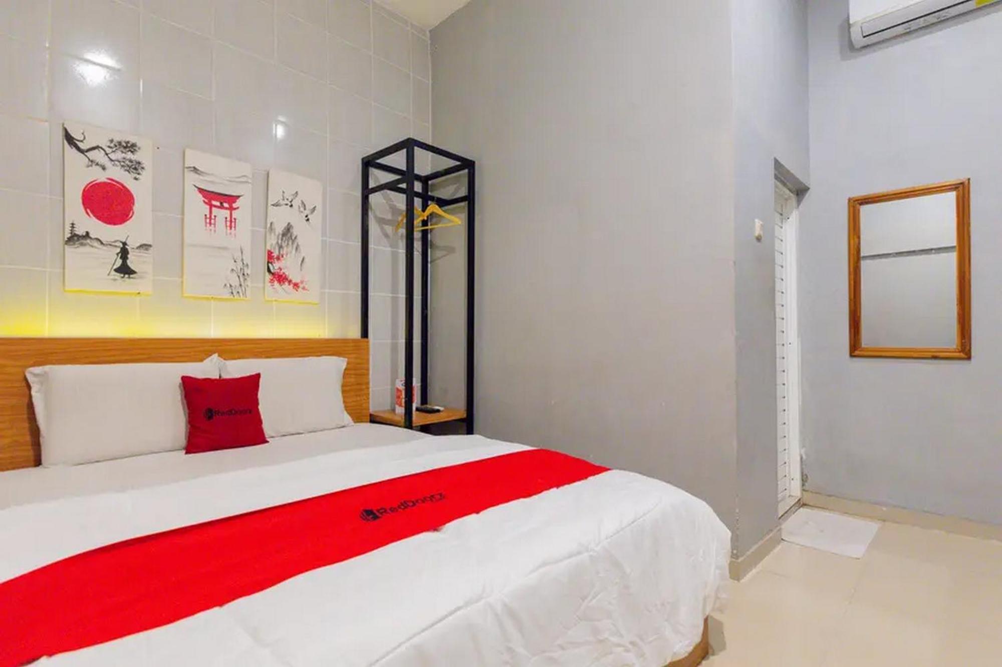 Reddoorz @ Manukan سورابايا المظهر الخارجي الصورة