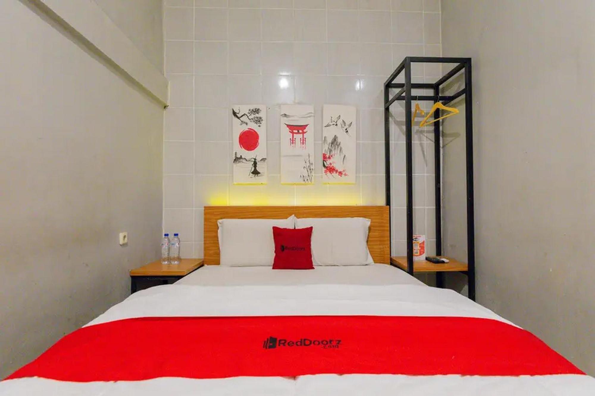 Reddoorz @ Manukan سورابايا المظهر الخارجي الصورة
