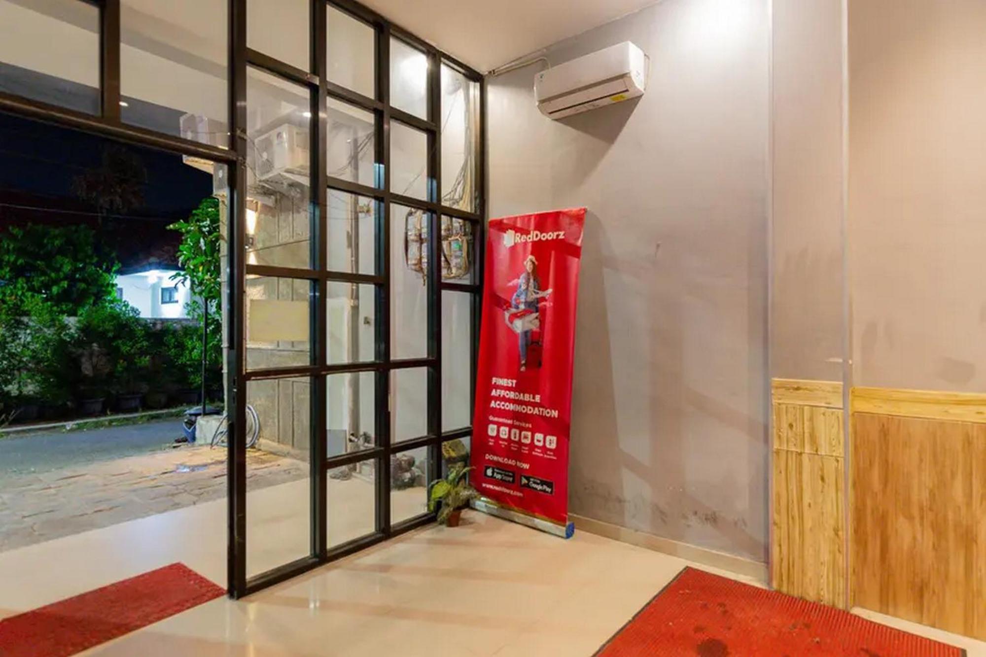 Reddoorz @ Manukan سورابايا المظهر الخارجي الصورة
