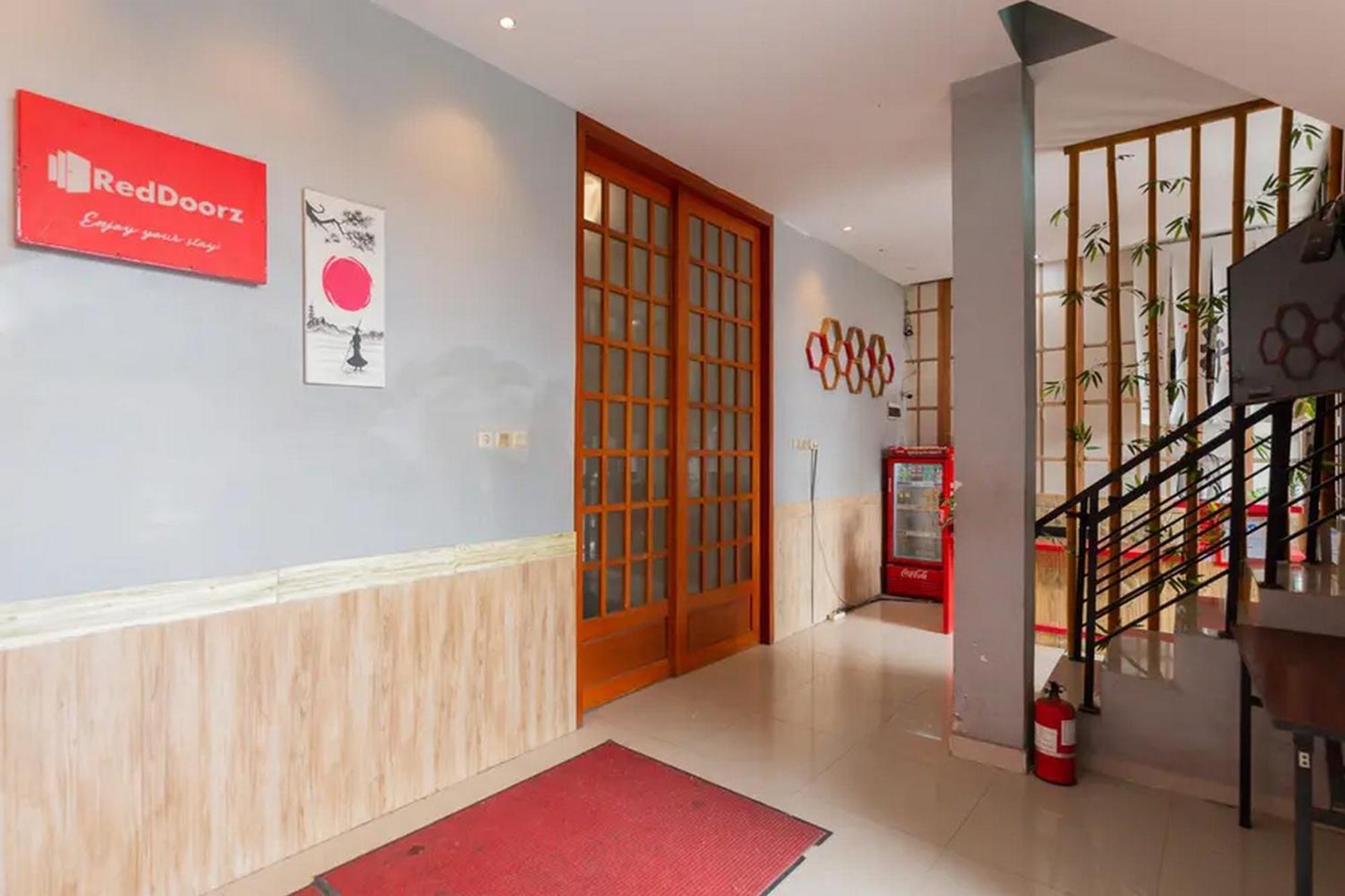 Reddoorz @ Manukan سورابايا المظهر الخارجي الصورة